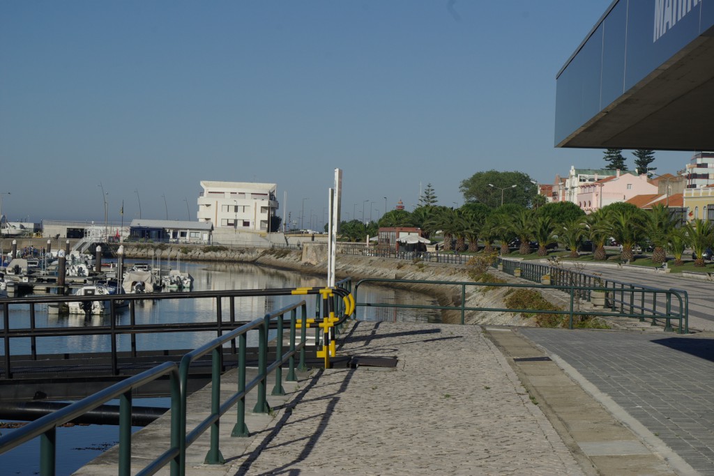 Strandpromenaden längs hamnen.