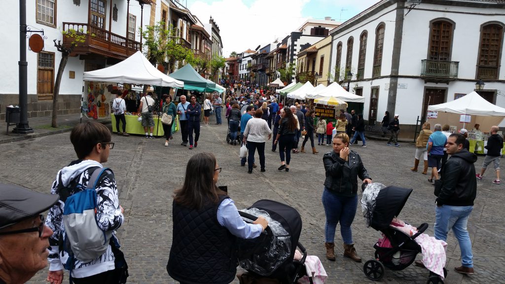 Torget med en några av stånden.